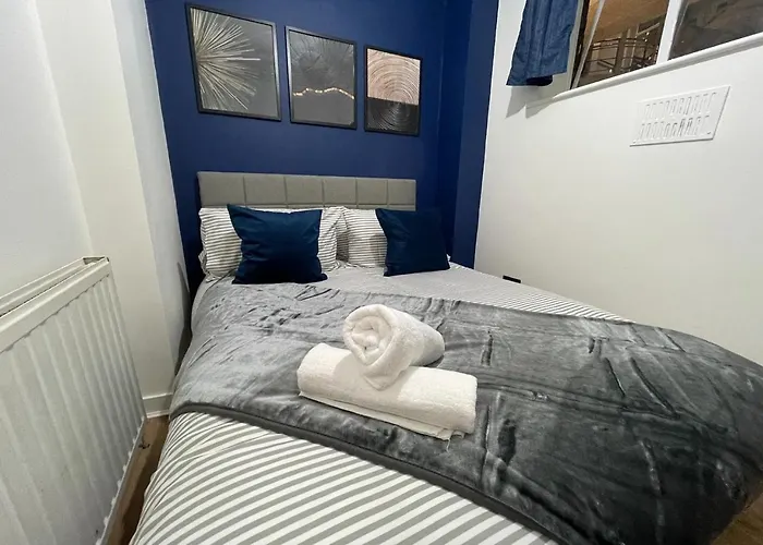 Beautiful Apartment Near Paddington - Sleeps 8