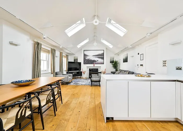 Spacious Fitzrovia Apartment 3 Bed