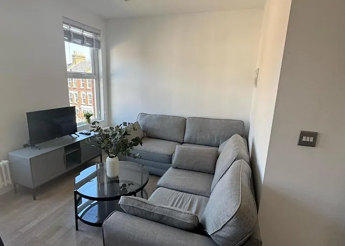 Superb 2-Bed-Flat 3 Southwell