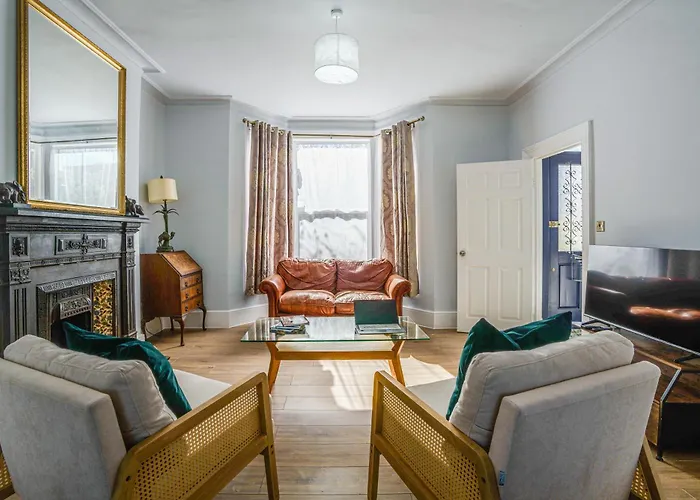 Spacious 4Br Home Family & Corporate Stay