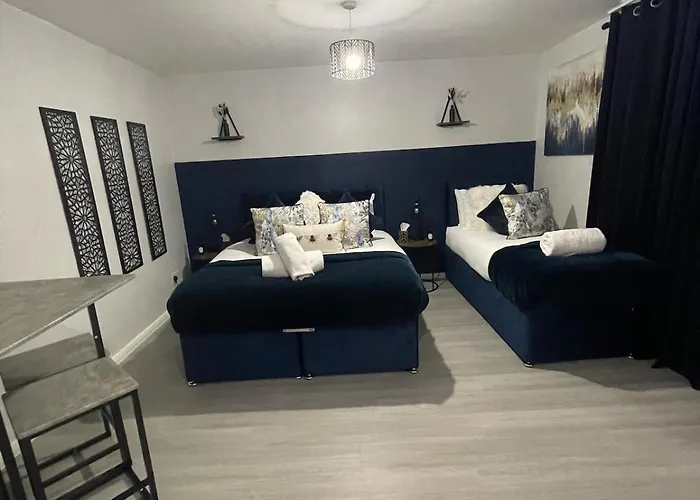 Luxurious & Spacious 3-Br Free Parking Balcony