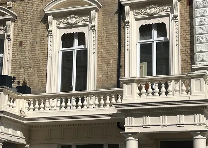 Newly Refurbished- Awesome Very Central Flat In Famous Notting Hill With A Balcony