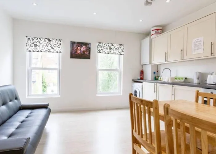 Central 4 Bed Flat In Islington London