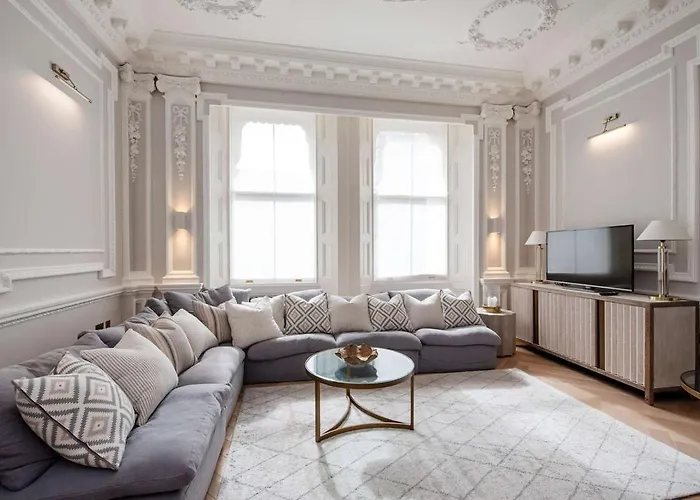 Luxury-Hyde Park-2 Bedrooms 2 Bathrooms - Quiet