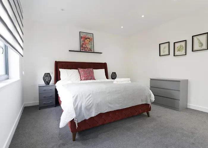 Stylish Modern Apartment By Aldgate East Station 5
