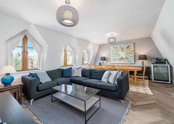 Joivy Modern And Elegant 2-Bedrooms Apartment