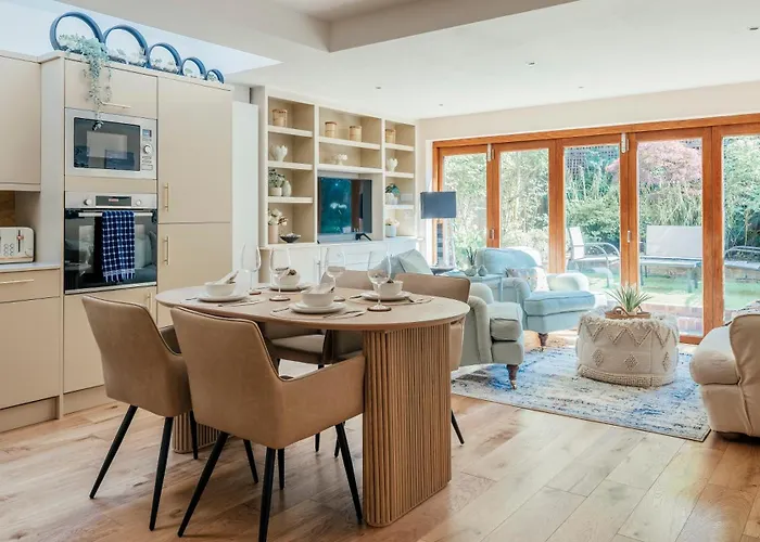 Beautiful Ground Floor Apartment Plus Private Garden