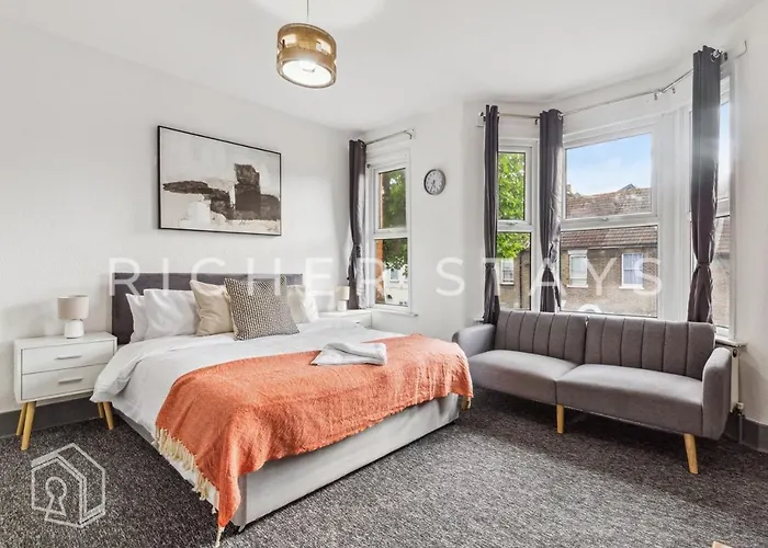 East Ldn Guest Rooms And Amenities