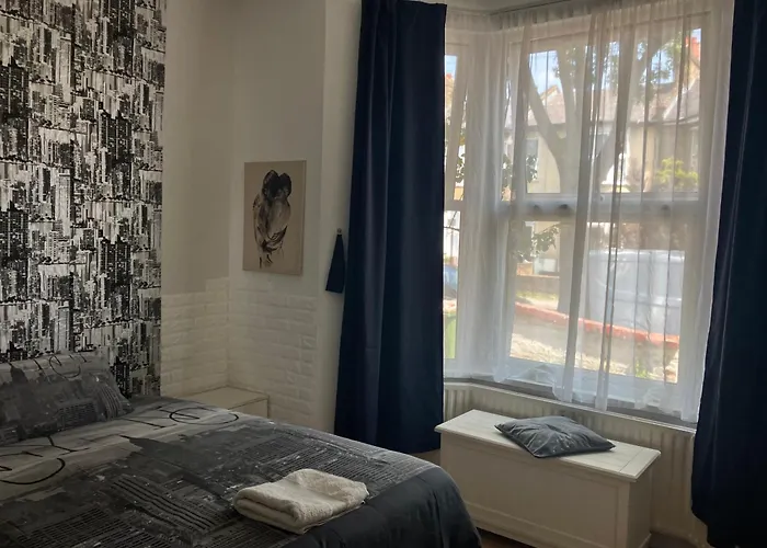 Comfy Rooms. Shared East London Homestay.