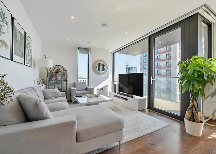 The Place- Greenwich 2-Bed Flat