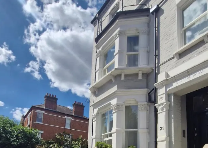 Charming Bright 2-Bed Heritage Flat, Battersea Park, London