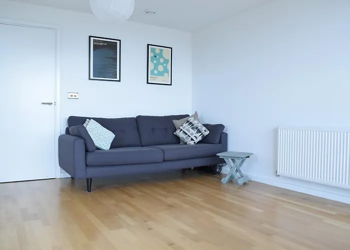 1 Bedroom Flat In Lewisham With A Balcony View Of The Shard