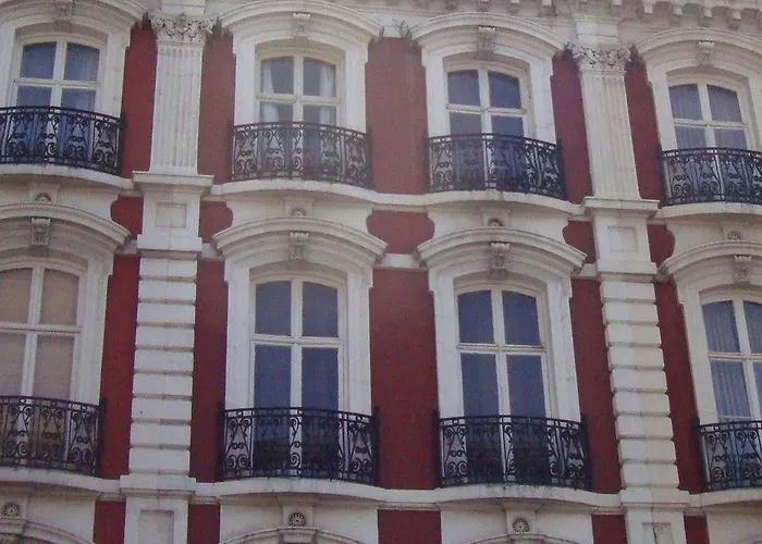 Metro Hotel