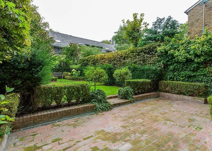 Aldridge Road Villas II By Onefinestay