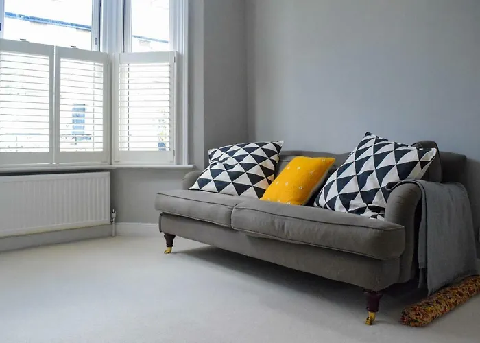3 Bedroom Family House With A Superb Kitchen And Garden