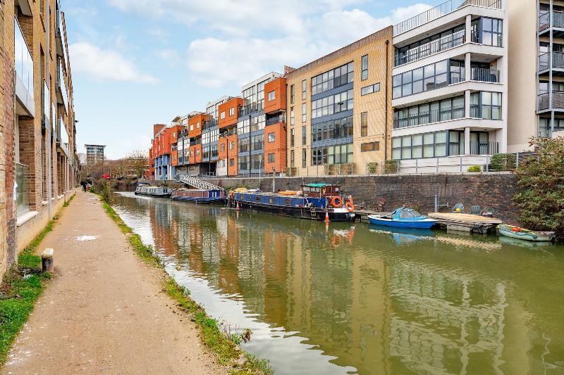 Luxurious Canary Gateway Serviced 4*