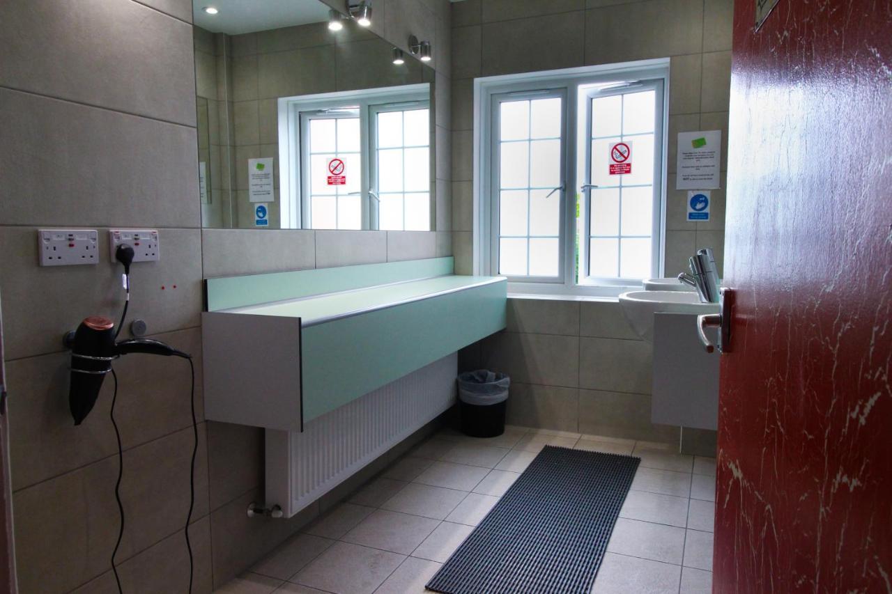 Hostel Backpackers Youth 18 - 35 Years Old Only London