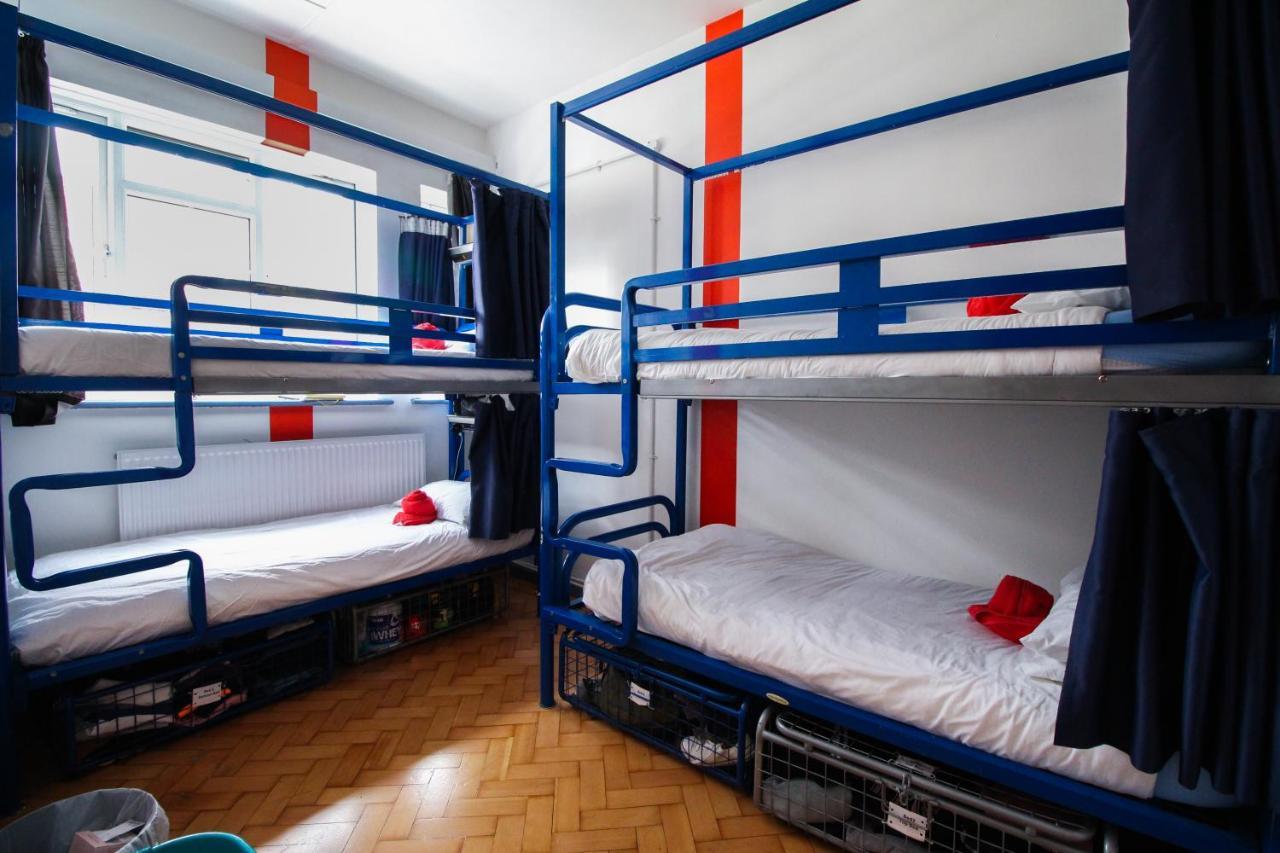 Hostel Backpackers Youth 18 - 35 Years Old Only *