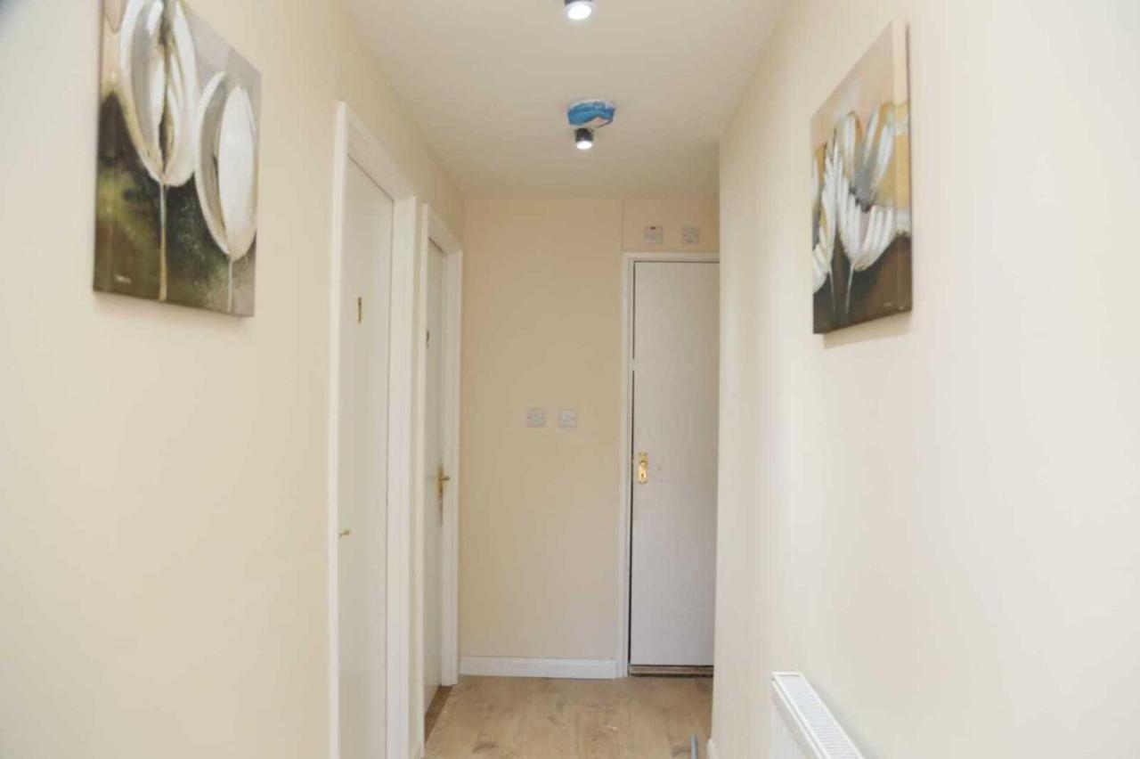 Budget 4-bedrooms In Thamesmead Holiday home