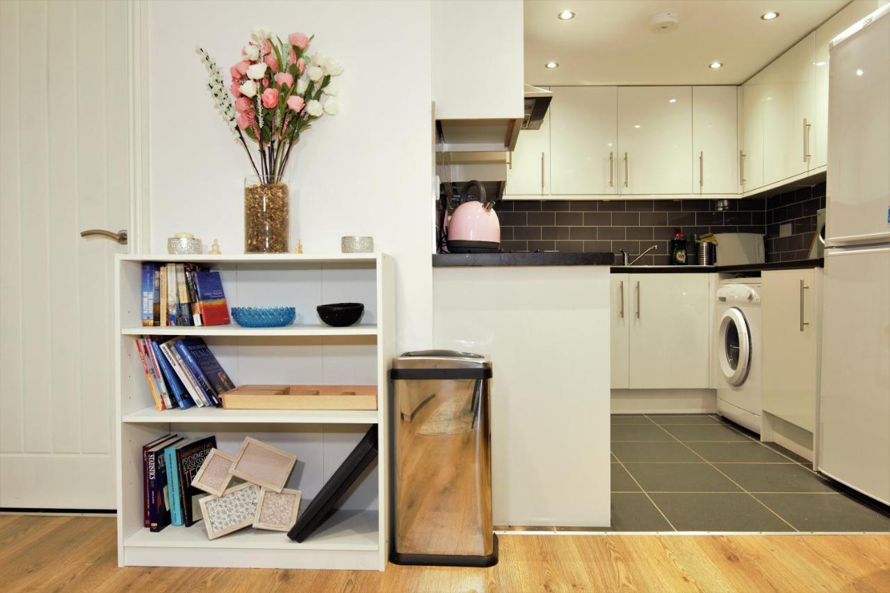 Stylish 2 Bedroom In The Heart Of Greenwich Apartment *