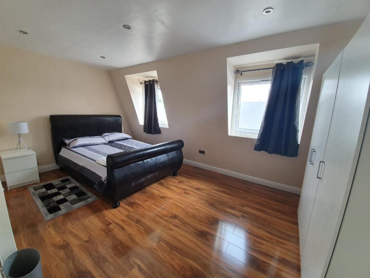 Modern 4 Bedroom Apartamento *