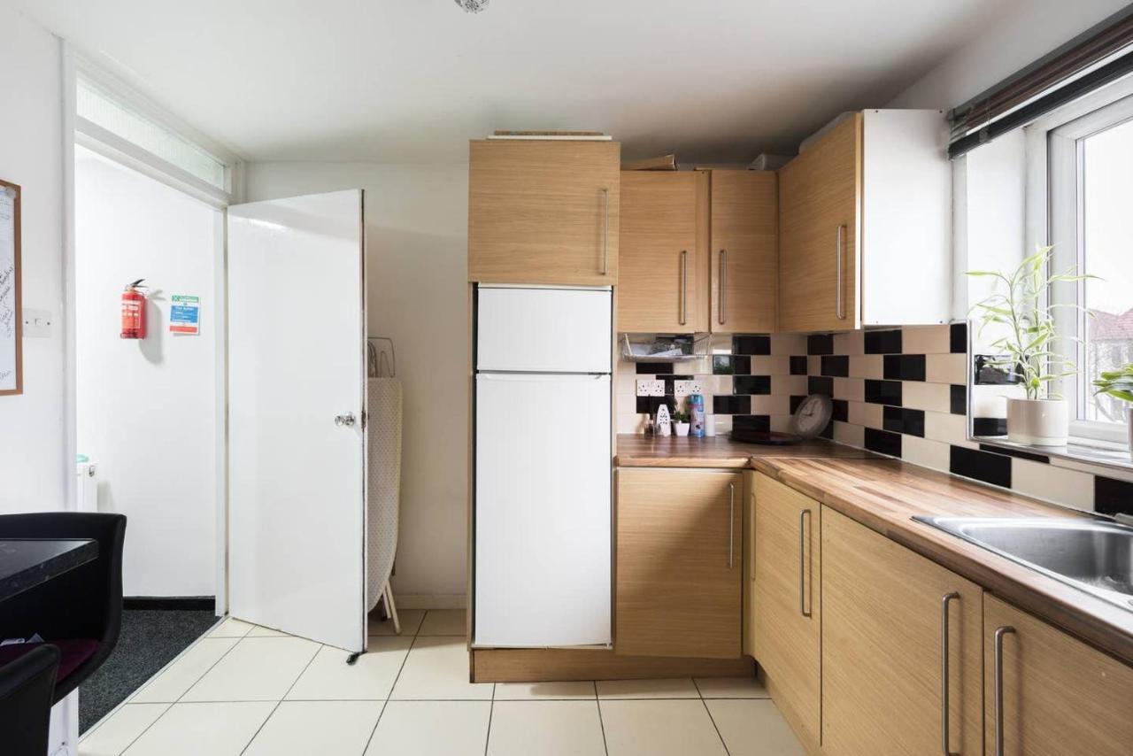 145 Burnley Road * Londen