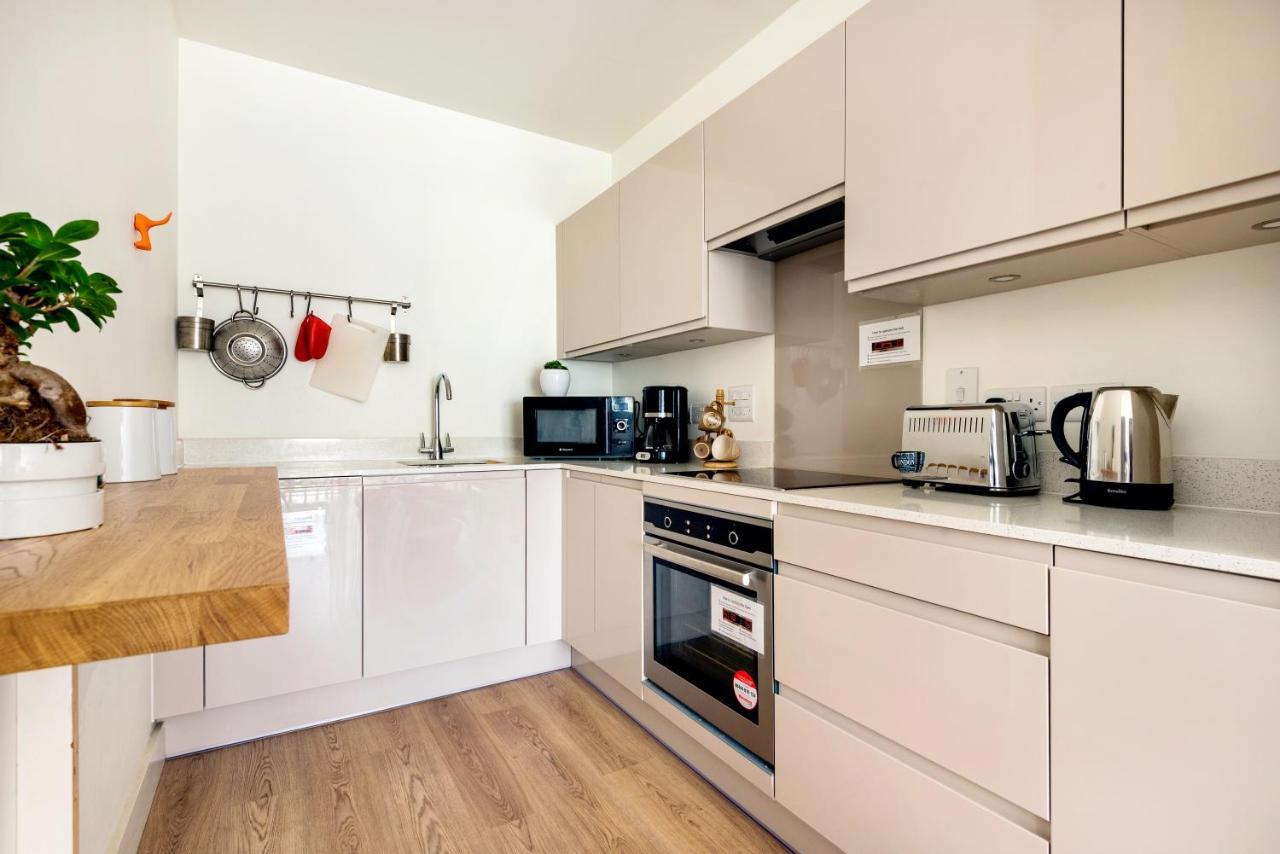 Bright & Comfy In Canary Wharf O2 Excel London