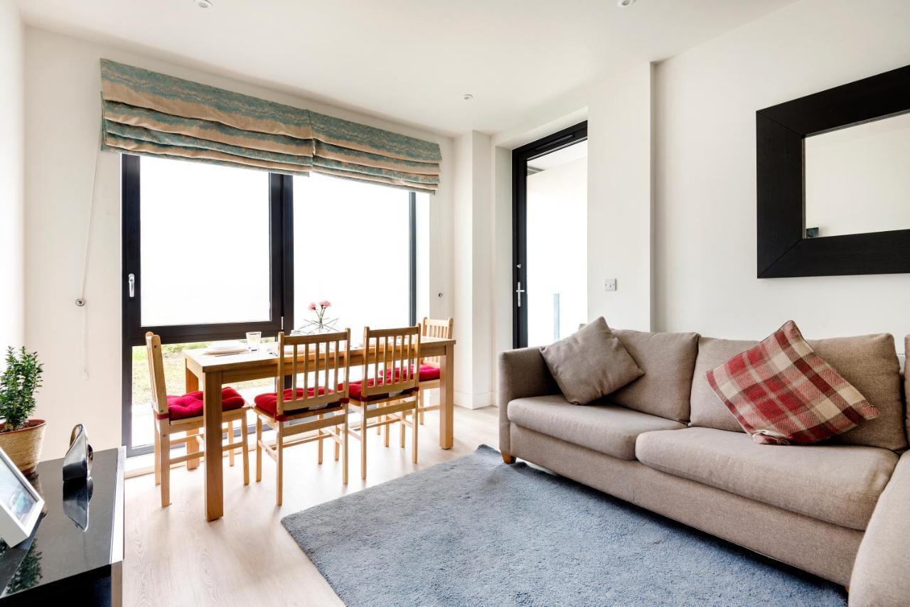 Bright & Comfy In Canary Wharf O2 Excel London