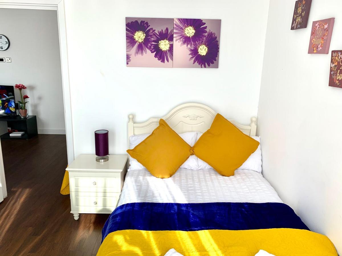 2-Bedrooms Apartment, Lounge, Balcony Apartment London