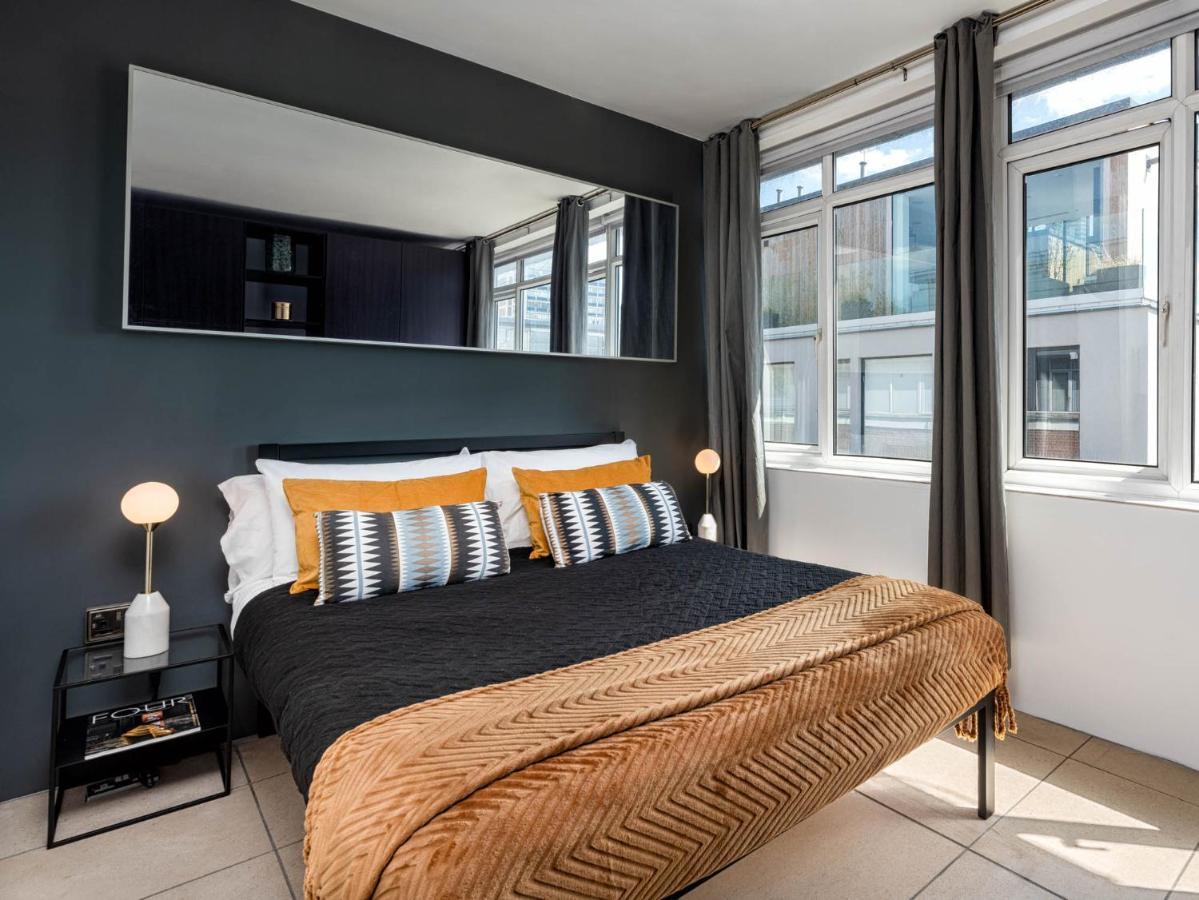 D8 - Hoxton Square Penthouse Apartment