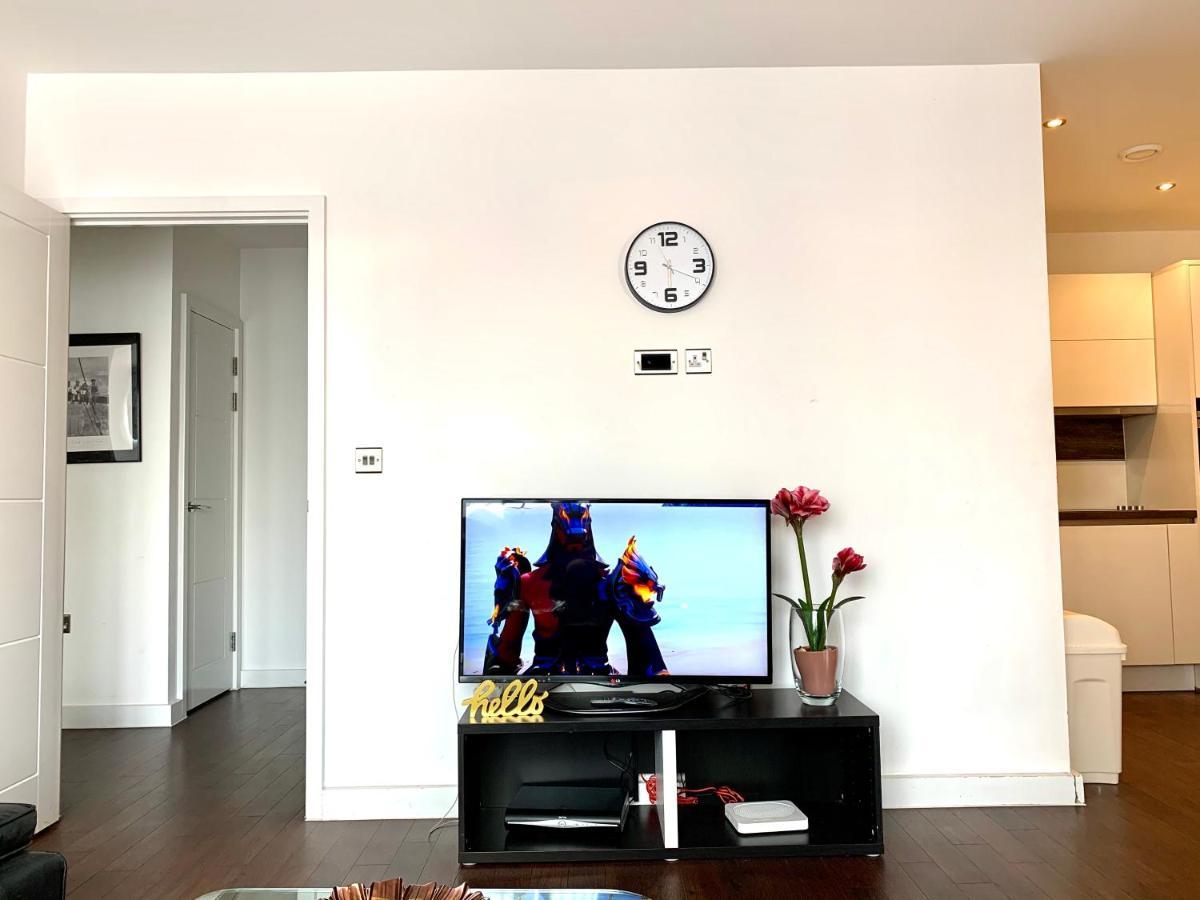 2-Bedrooms Apartment, Lounge, Balcony Apartment London