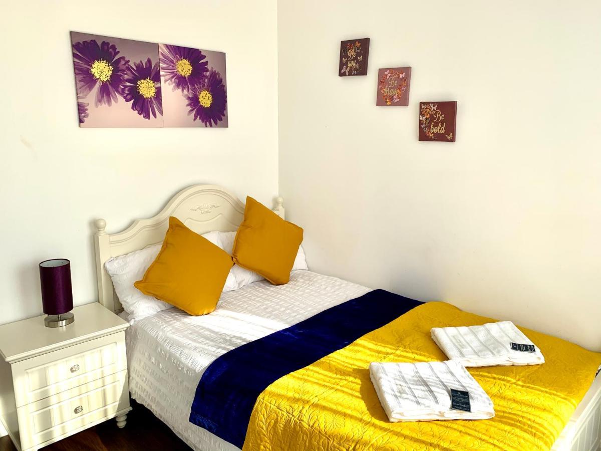 2-Bedrooms Apartment, Lounge, Balcony Apartment London