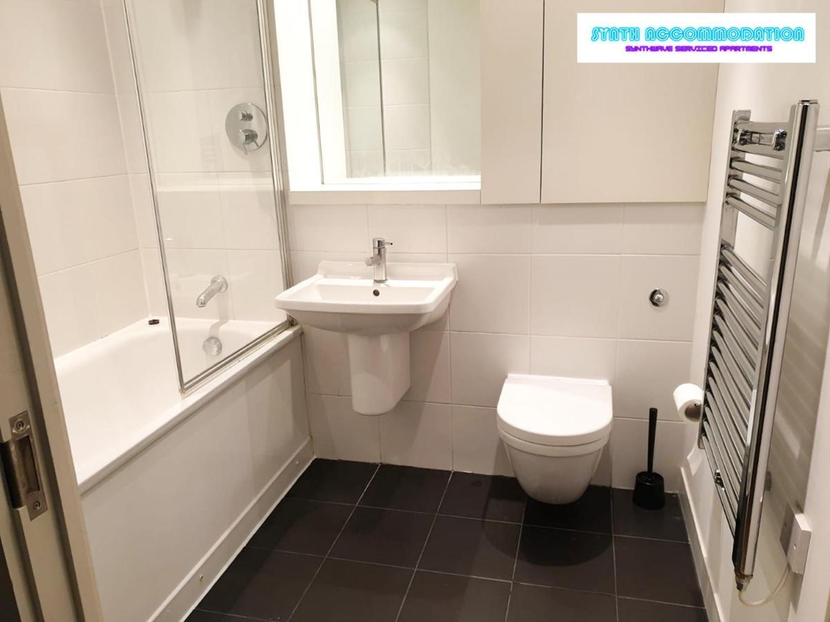 80s Retro 1 Bedroom Serviced Canary Wharf Perfect For Corporate Business Families & Leisure Guests Apartment