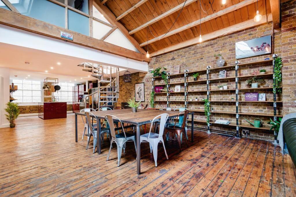 Apartment Penthouse Loft With Roof Terrace Not For Events Or Parties *
