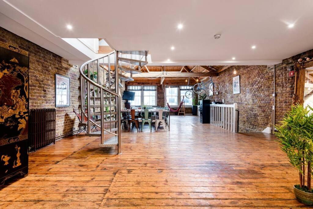 Apartment Penthouse Loft With Roof Terrace Not For Events Or Parties *