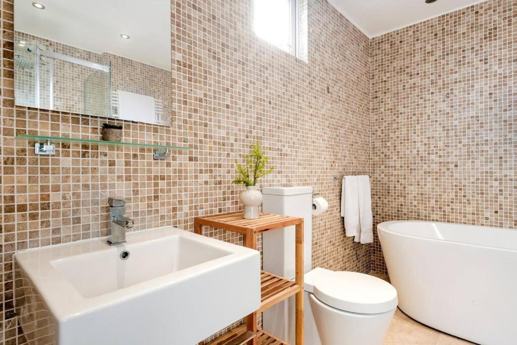 Penthouse Loft With Roof Terrace Not For Events Or Parties *