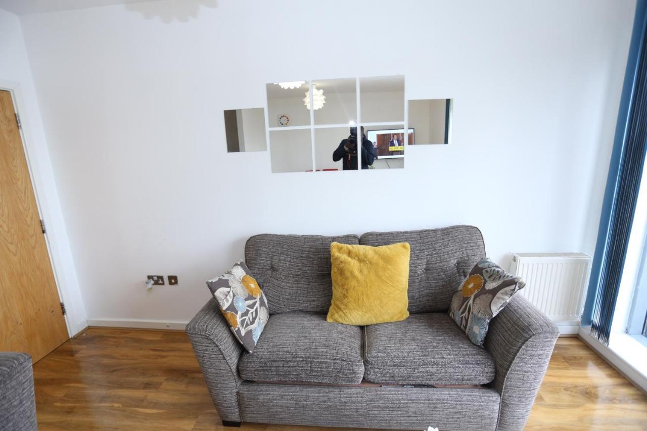 Lovely 2 Bed 2 Toilet Hill House River View * Londres