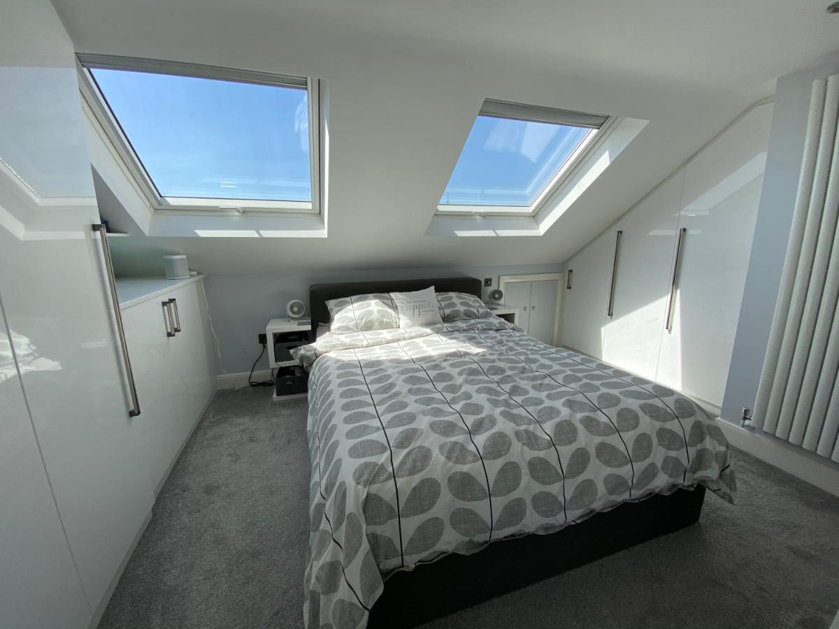 3 Bed In Colliers Wood London