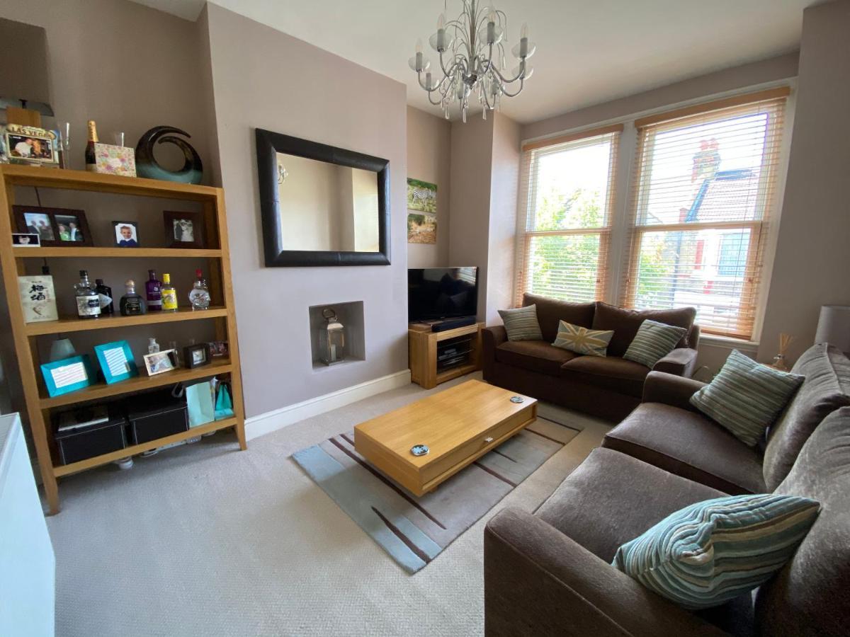 Apartment 3 Bed In Colliers Wood