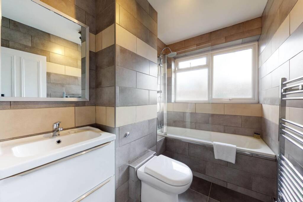 Amazing 3 Bedroom Flat - 4mins To Tube Station * Londres