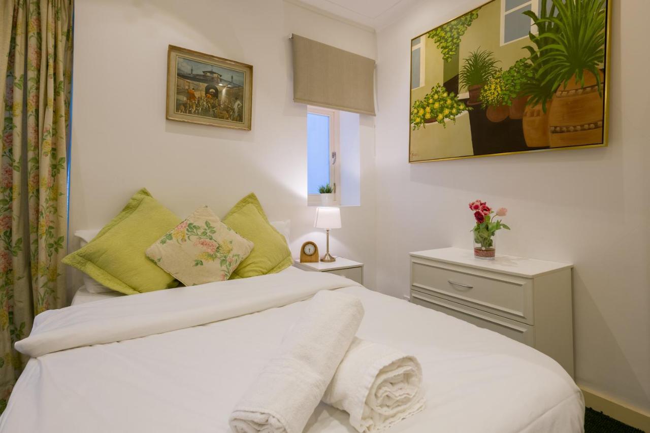 Bayswater Hyde Park Apartment