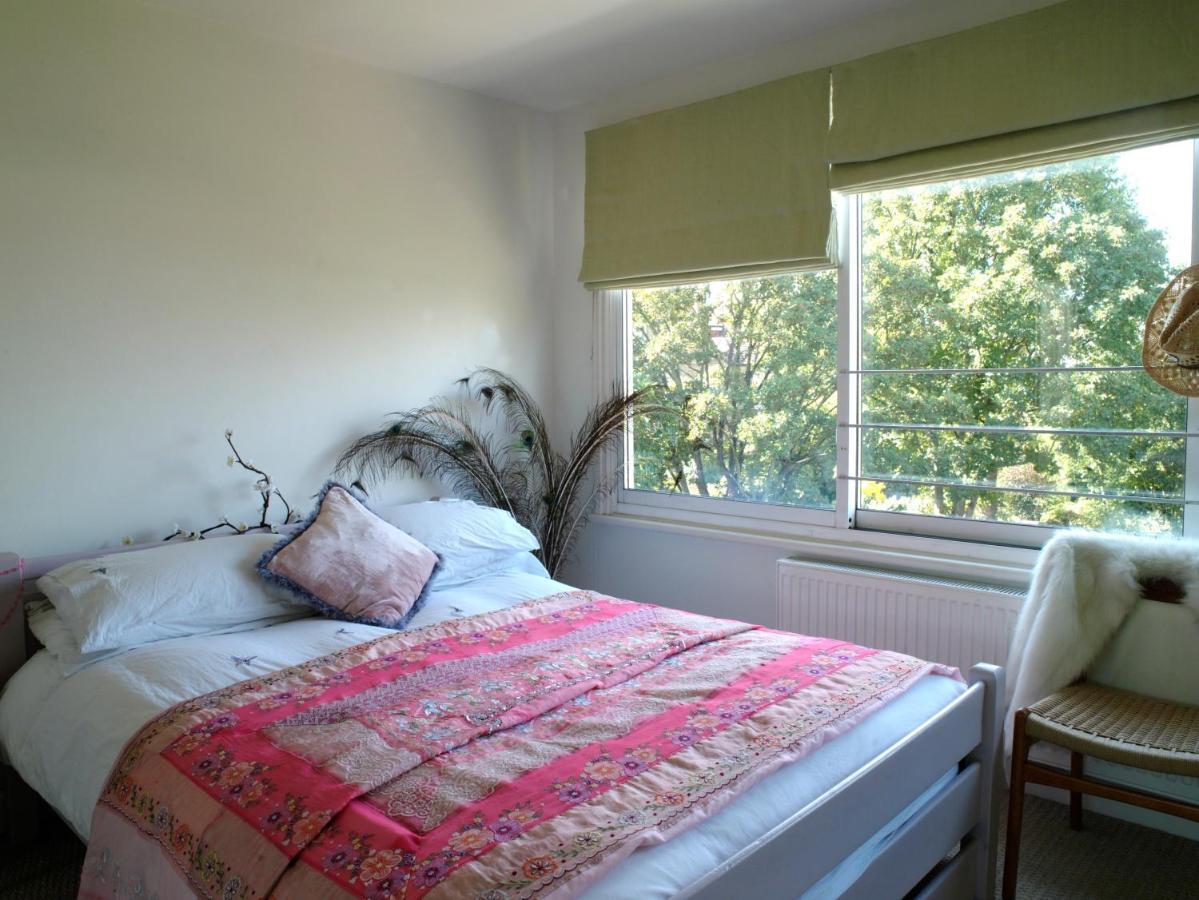 Stunning 5 Bed House With Private Garden Ferienhaus