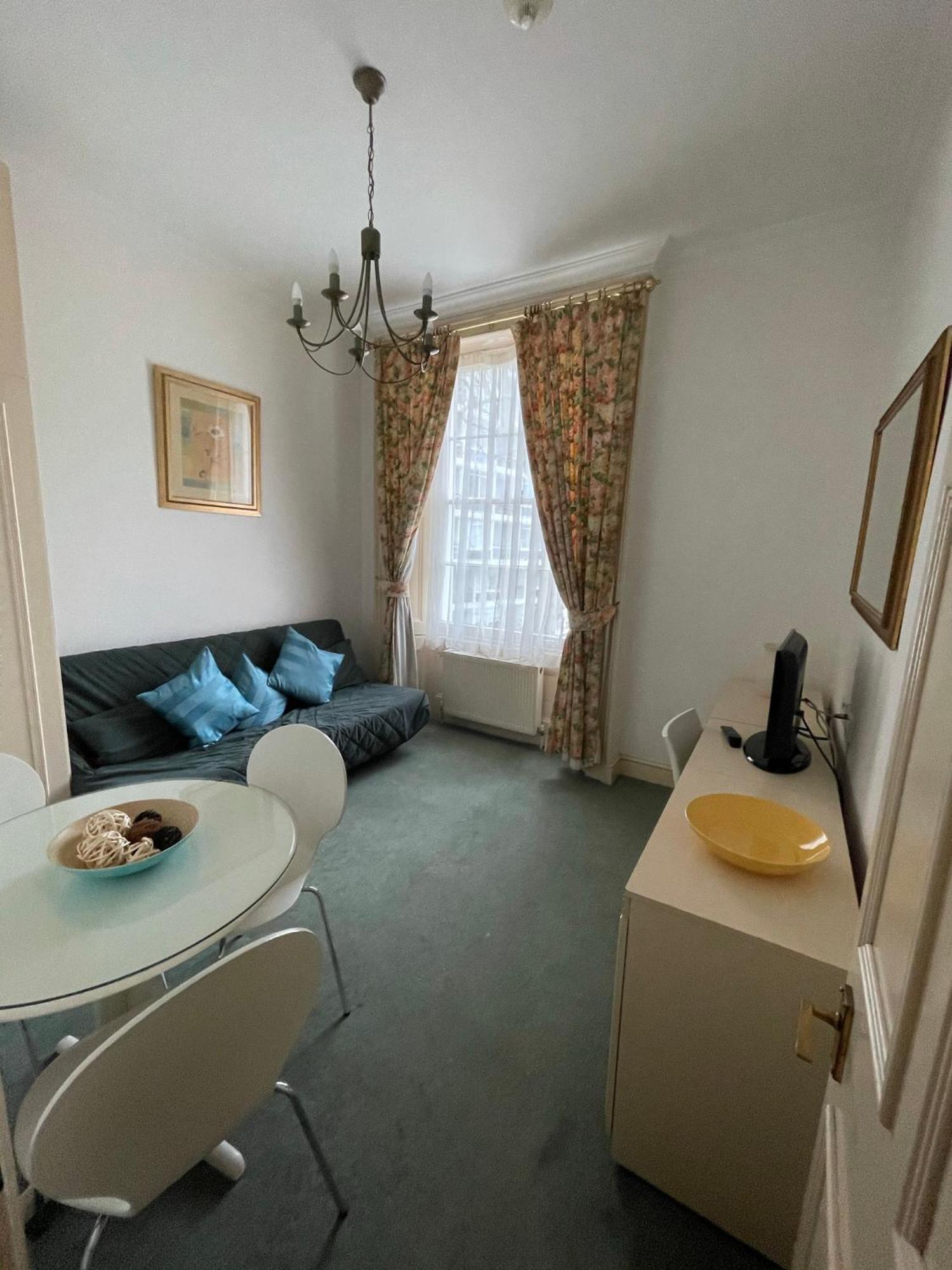 Bayswater Hyde Park Apartment *