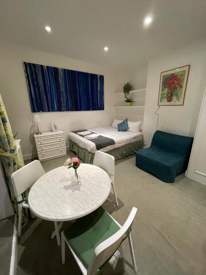 Bayswater Hyde Park * London