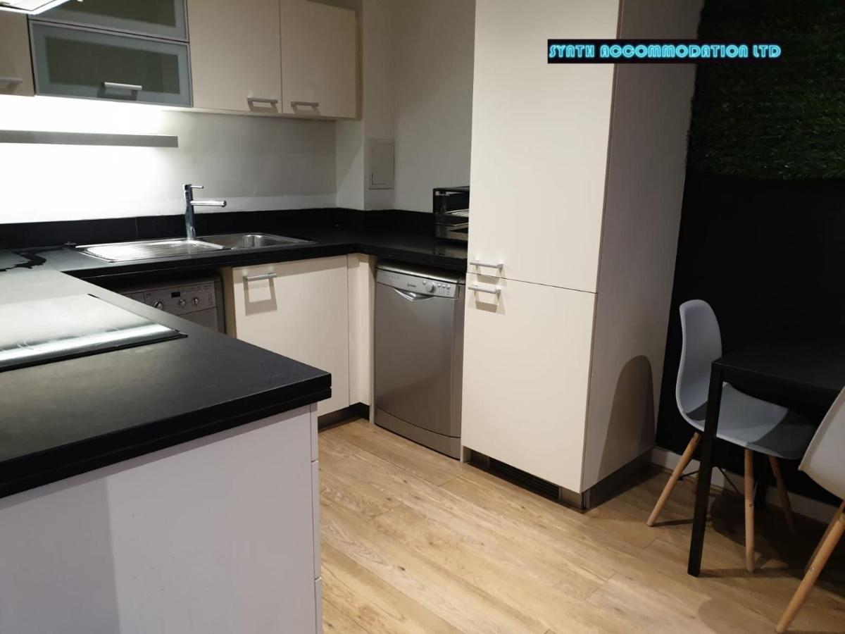 80s Retro 1 Bedroom Serviced Canary Wharf Perfect For Corporate Business Families & Leisure Guests Apartment *