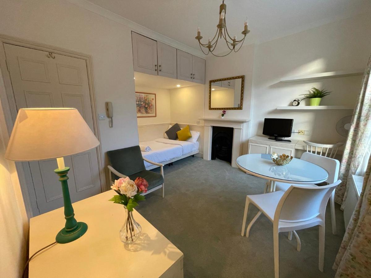 Bayswater Hyde Park * London