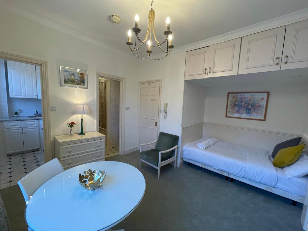 Bayswater Hyde Park * London