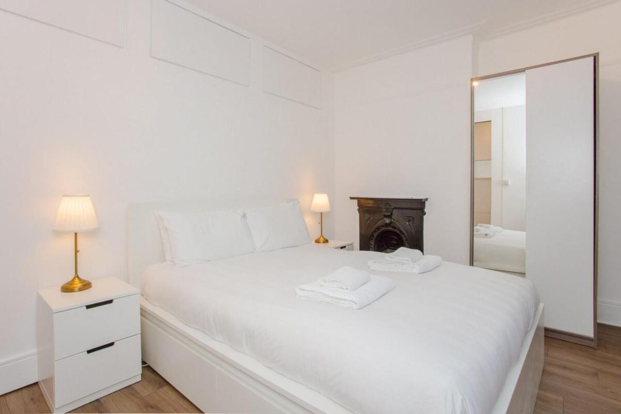 Spacious 2 Bedroom Flat For 6 - 10 Mins From Central * Londen