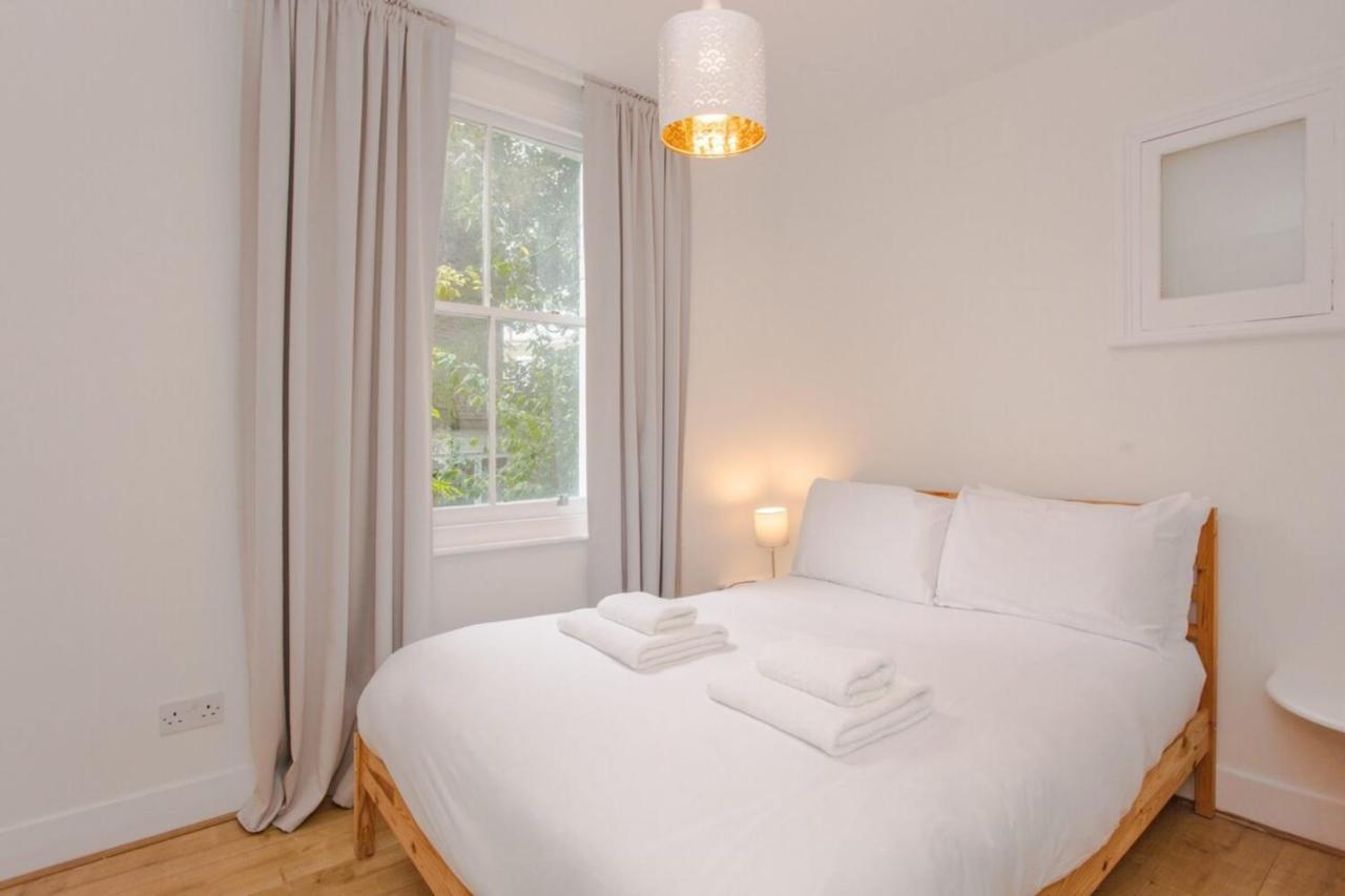 Spacious 2 Bedroom Flat For 6 - 10 Mins From Central * Londen