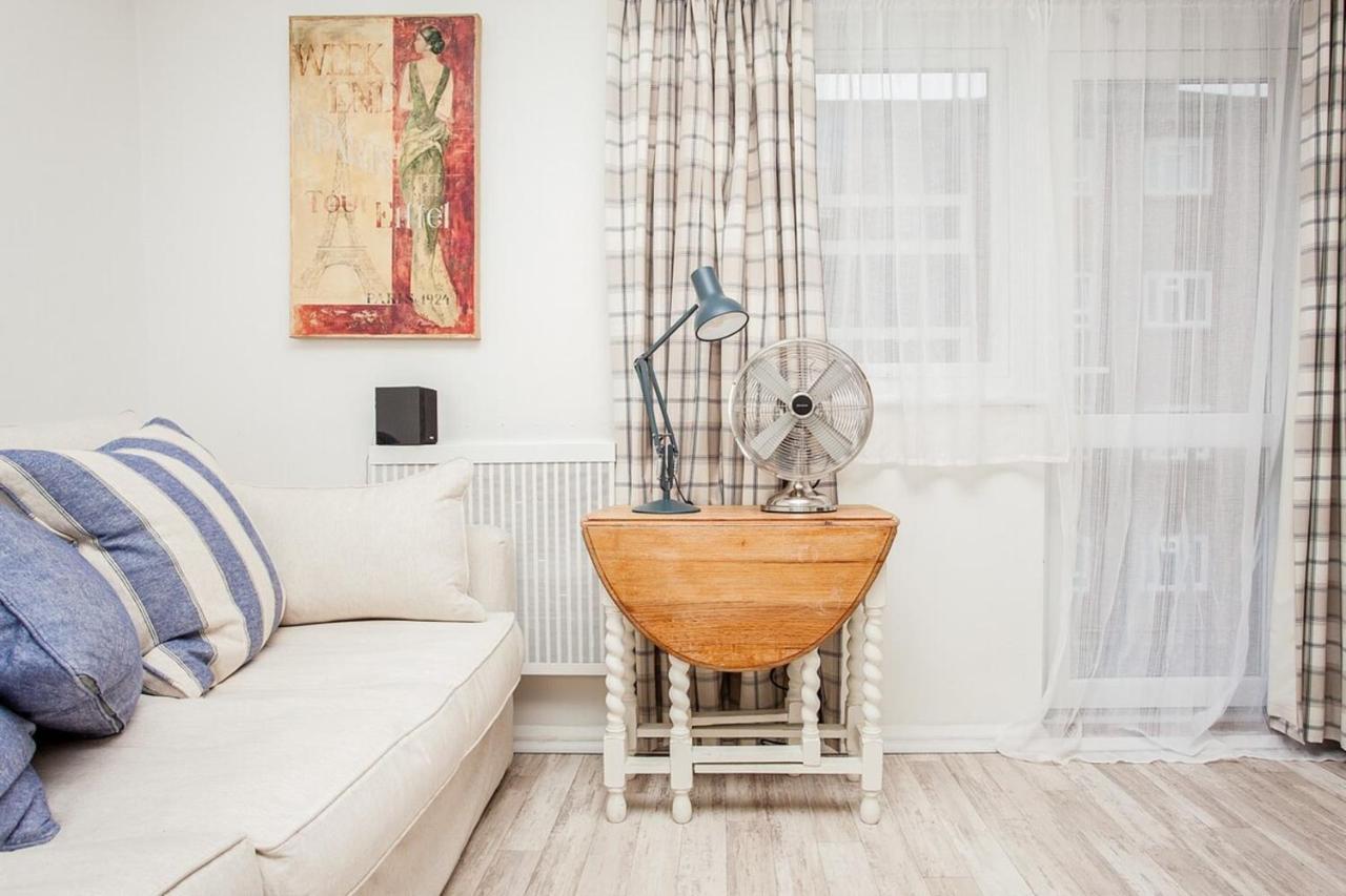 Appartement Modern And Spacious 1 Bedroom With Balcony *